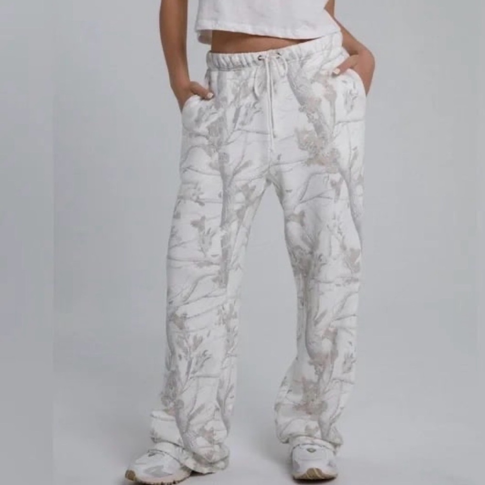 Dairy Boy woodland camo sweat pants NWT